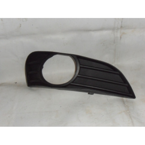 Рамка противотуманной фары правая Geely MK Cross 101800611401