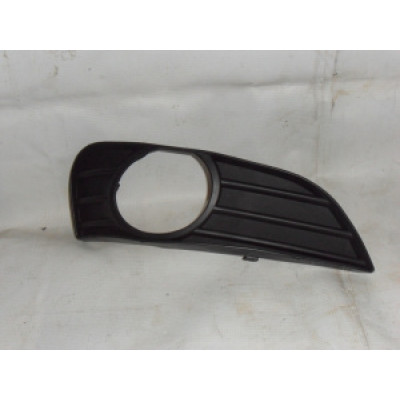 Рамка противотуманной фары правая Geely MK Cross 101800611401
